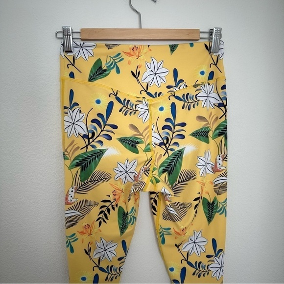 ZYIA Reflective Light N Tight Leggings High Rise Yellow Floral Size 8-6 Women’s - Picture 6 of 8